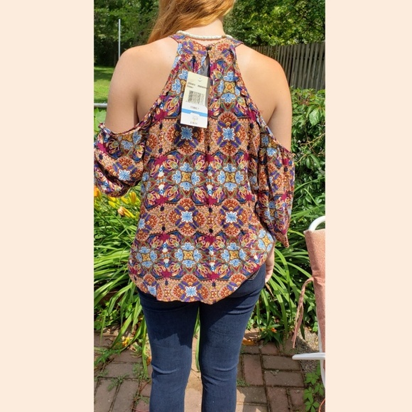 🆕️NWT Eyeshadow cold shoulder top - Picture 3 of 7